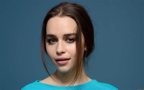 emilia clarke hot pic|Awesome Emilia Clarke Wallpapers .